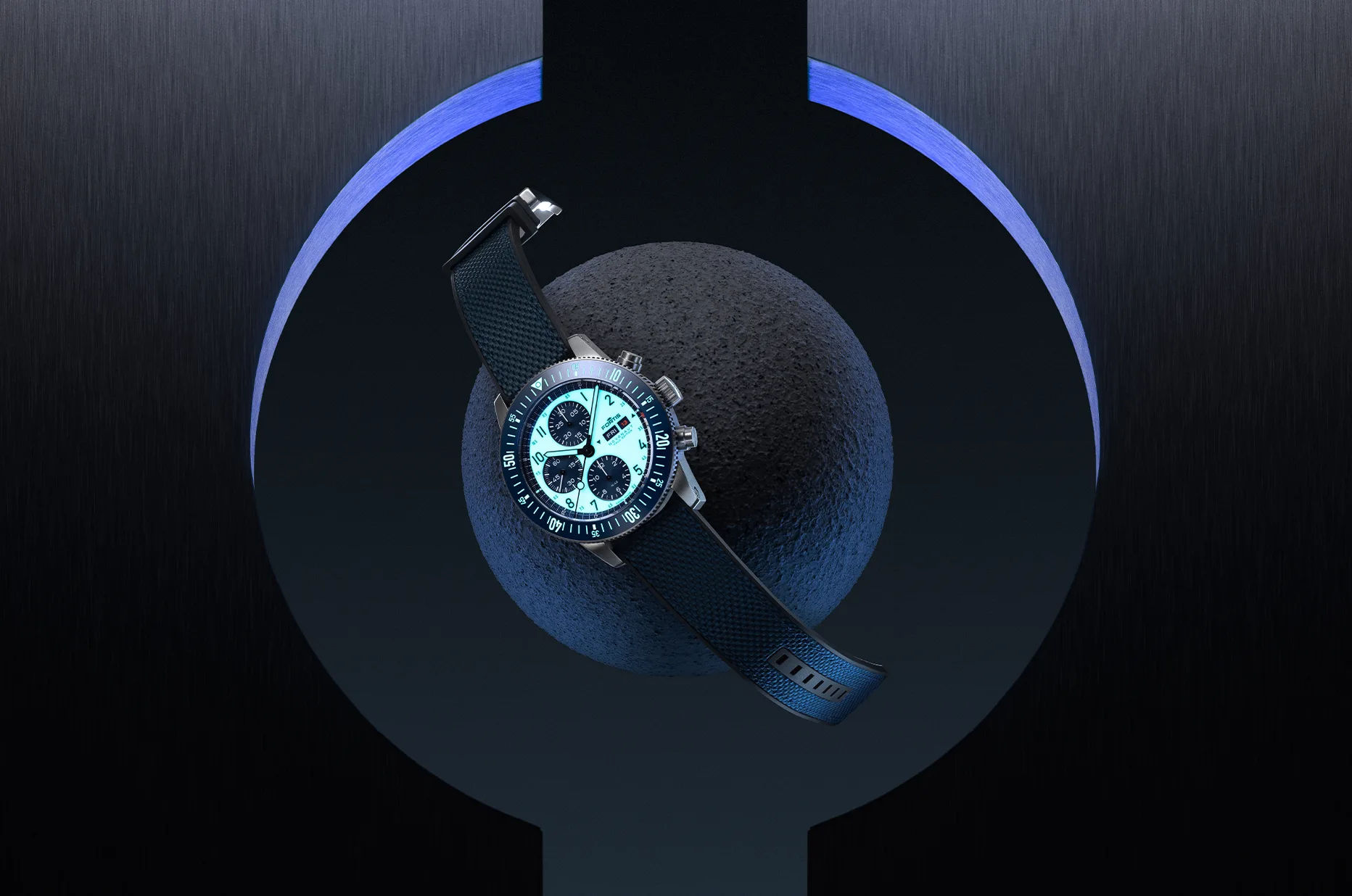 Fortis Novonaut N-42 Halo Blue F2040022 s modrým řemínkem a číselníkem Lumicast X1 svítícím ve tmě