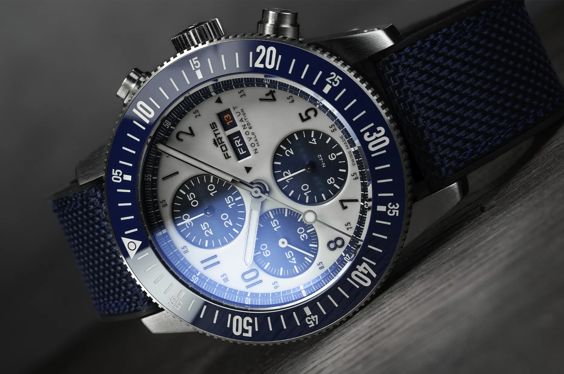 Modré pánské hodinky s chronografem Fortis Novonaut N-42 Halo Blue TR
