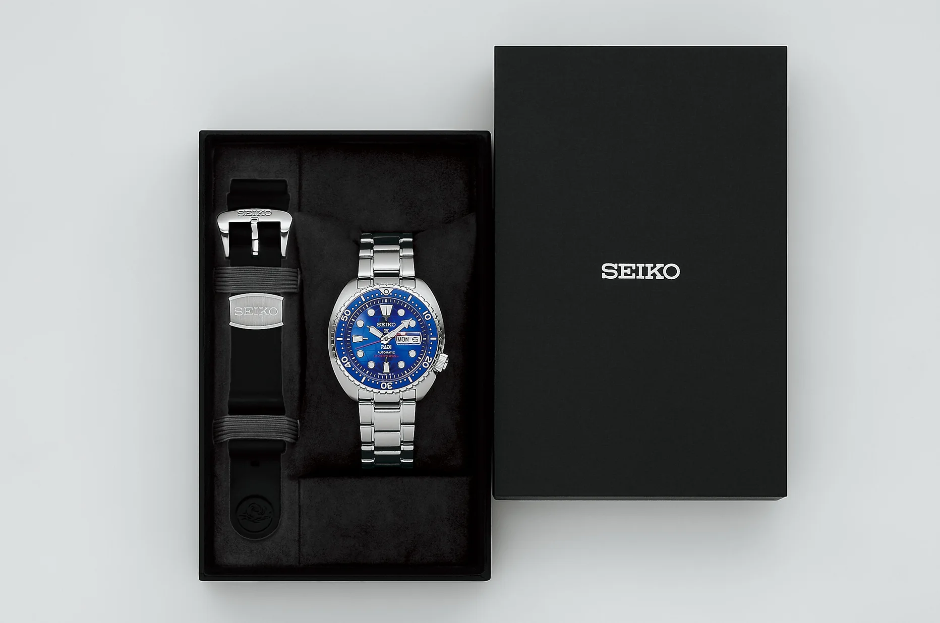 Limitované hodinky Seiko Prospex PADI Turtle v sadě s náramkem a doplňkovým silikonovým řemínkem