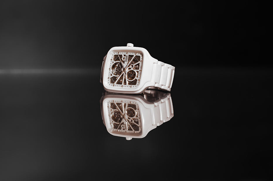 Bílé keramické hodinky Rado True Square Automatic Open Heart
