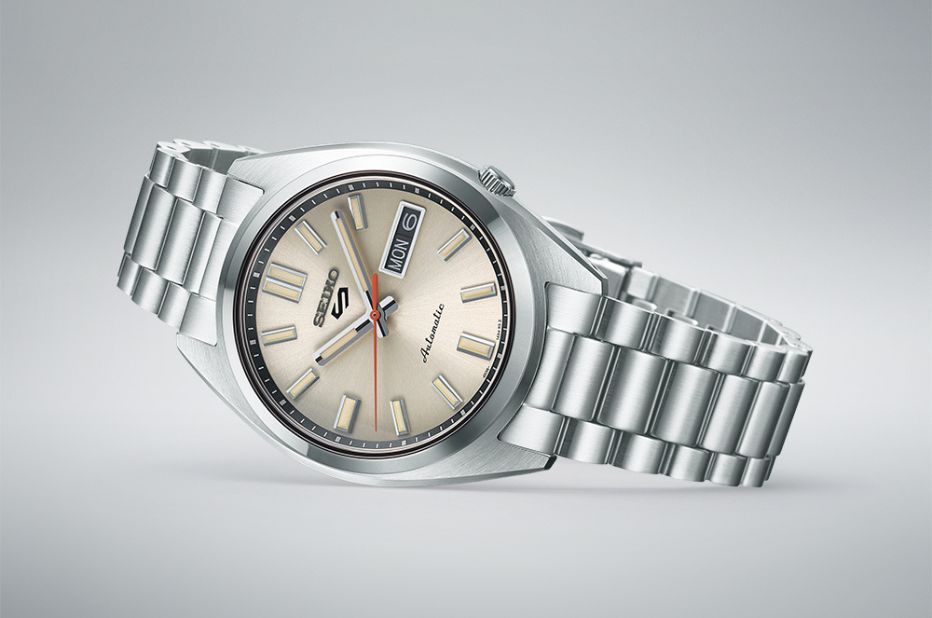 Hodinky Seiko 5 Sports s datem a dnem v týdnu