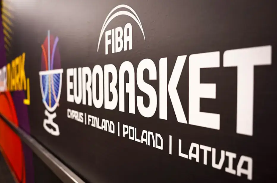 Švýcarská značka hodinek Aerowatch a PZKosz na FIBA EuroBasket 2025