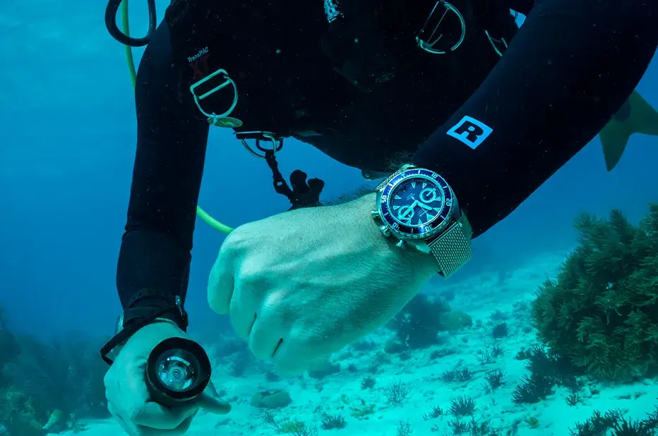 Hodinky Eterna KonTiki testované potápěči v oceánu