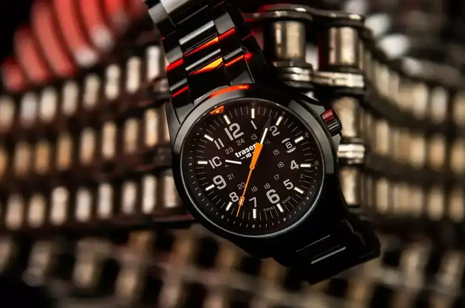 Černé hodinky Traser P67 Officer Pro Black 111067 s vojenským designem a přesným quartzovým strojkem