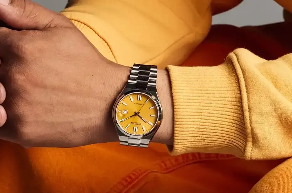 Hodinky s žlutým ciferníkem Citizen Tsuyosa NJ0150-81Z