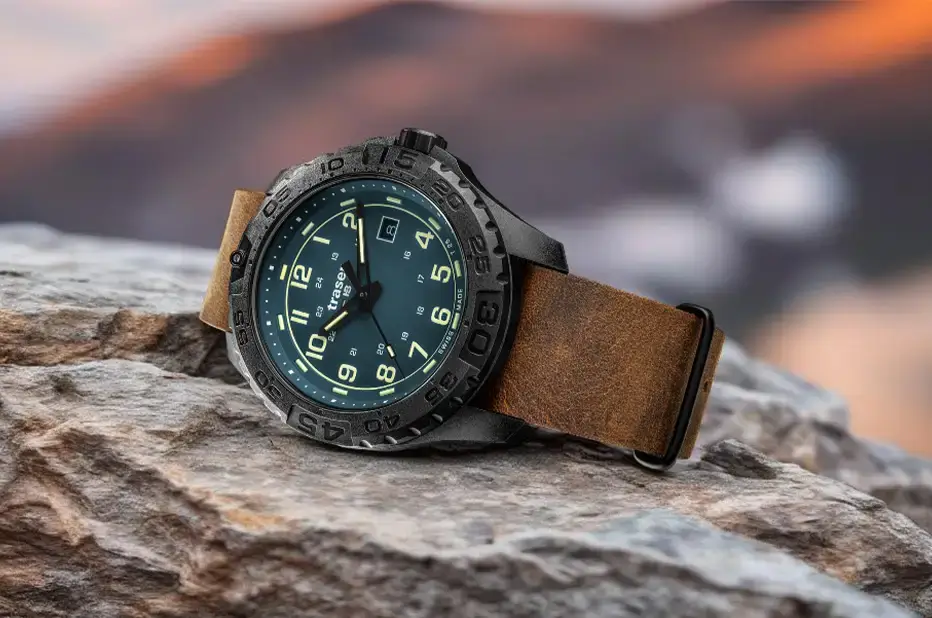 Outdoorové pánské hodinky Traser P96 Evolution Petrol se zeleným ciferníkem a pouzdrem z materiálu vyztuženého skelnými vlákny