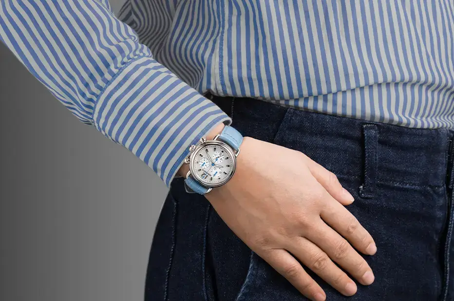 Dámské hodinky Aerowatch Chronolady 1942 Pastel Blue na zápěstí