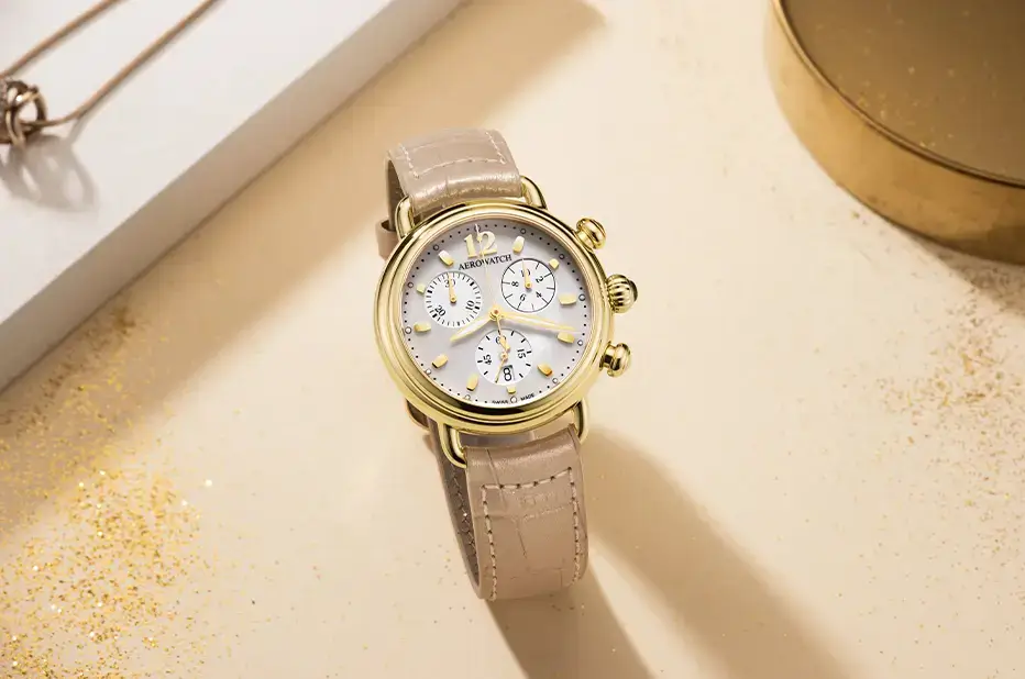 Pozlacené dámské hodinky Aerowatch Chronolady 1942 Yellow Gold s béžovým řemínkem