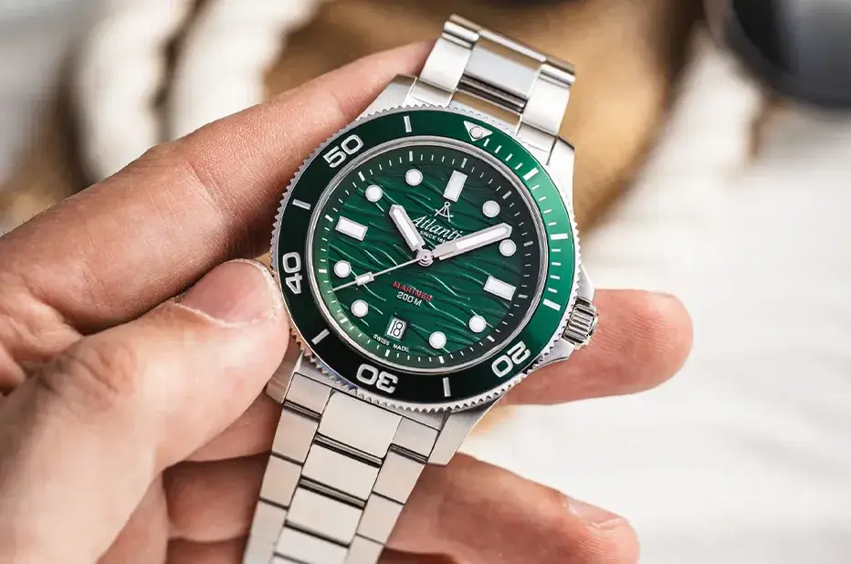 Pánské hodinky Atlantic Mariner Wave Quartz Green 200M se zeleným číselníkem s 3D vlnami