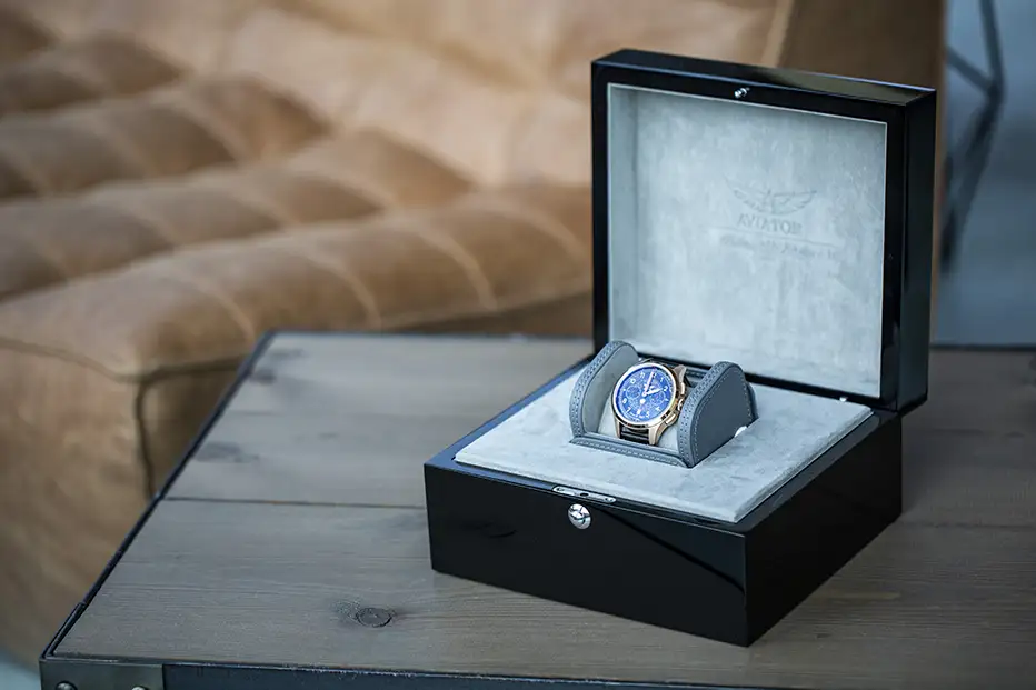 Hodinky Aviator Swiss Made Heritage s luxusní krabičkou a cestovním pouzdrem