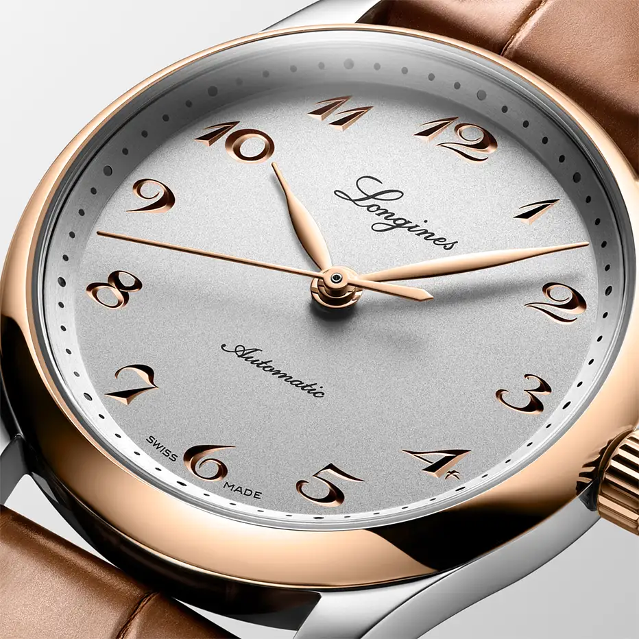 Číselník hodinek Longines Master s tištěnými indexy a nápisy Automatic a Swiss Made
