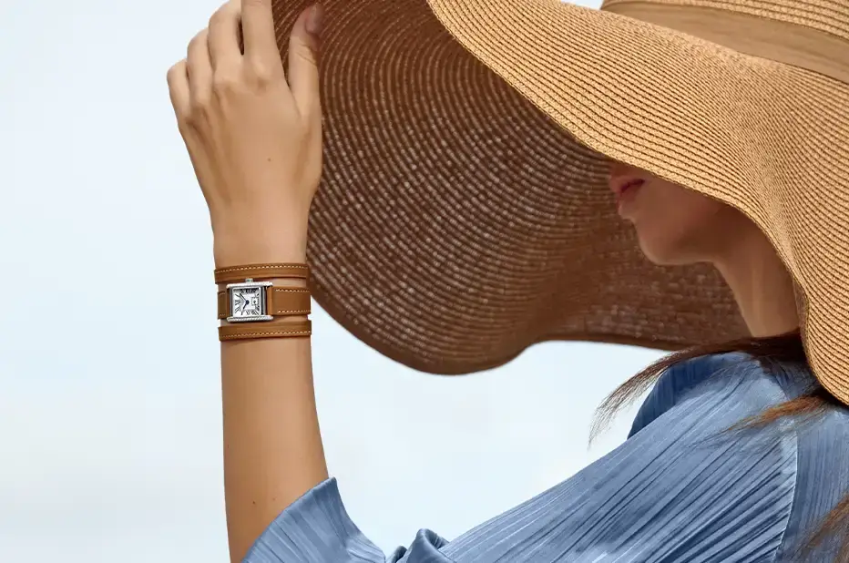 Dámské hodinky Longines MINI DOLCEVITA na jaro 2025 v pastelových barvách