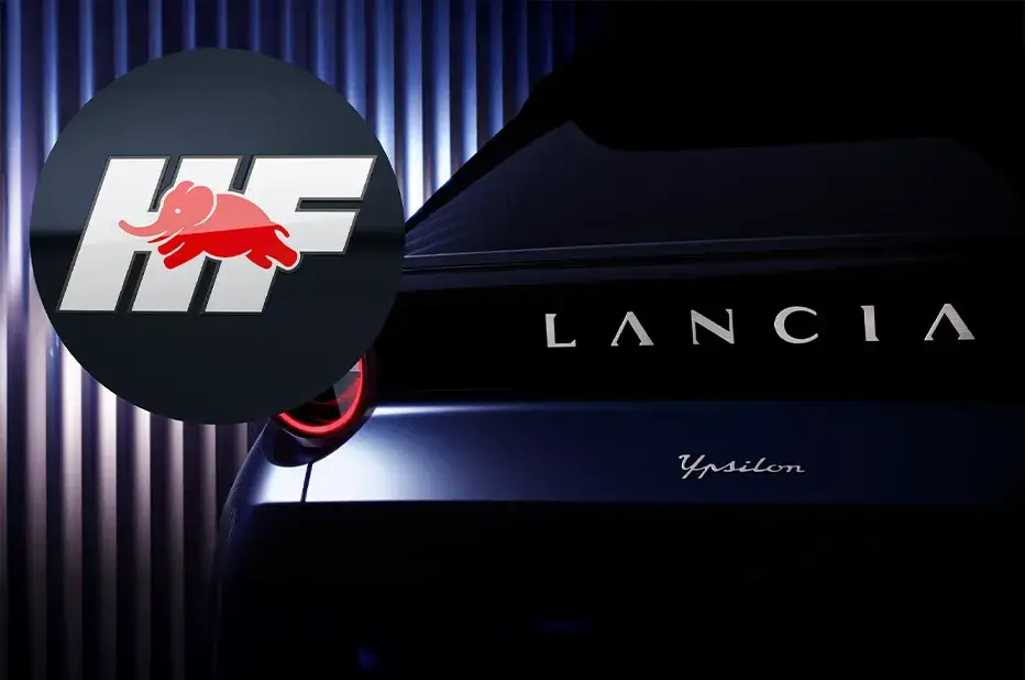 Nové logo HF s červeným sloníkem na závodní Lancii Ypsilon, symbol sportovní renesance značky