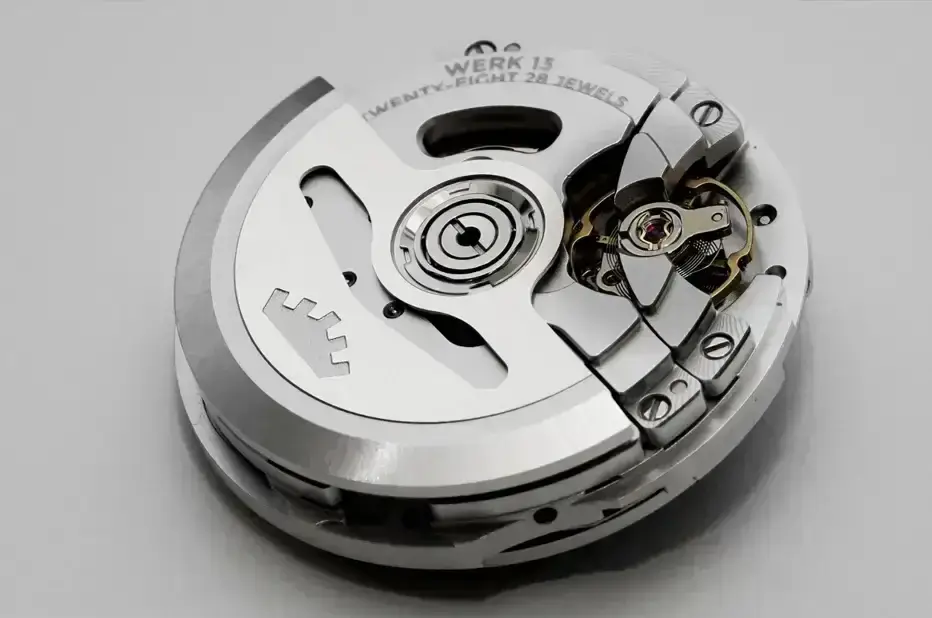 Automatický mechanismus Fortis Vagabond V40 werk 13 GMT s certifikátem COSC