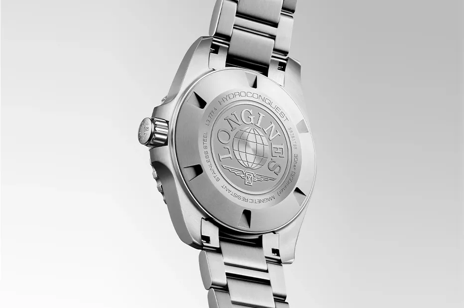 Šroubovací dýnko Longines HydroConquest s gravírovanou planisférou a logem značky na ocelovém pouzdře