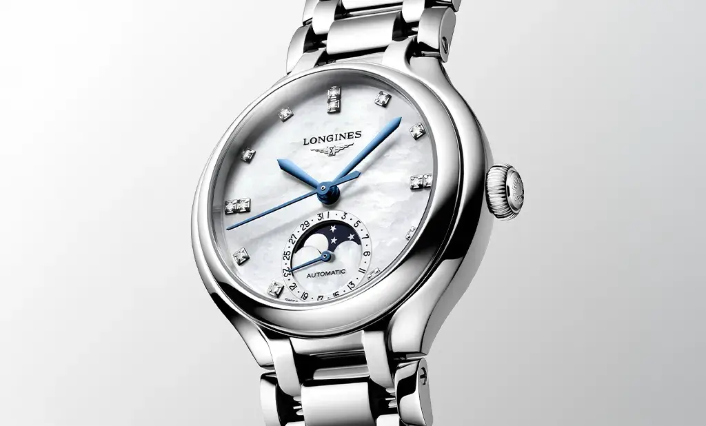 Elegantní dámské hodinky Longines PrimaLuna Moonphase s perleťovým ciferníkem, diamanty a ukazatelem měsíčních fází