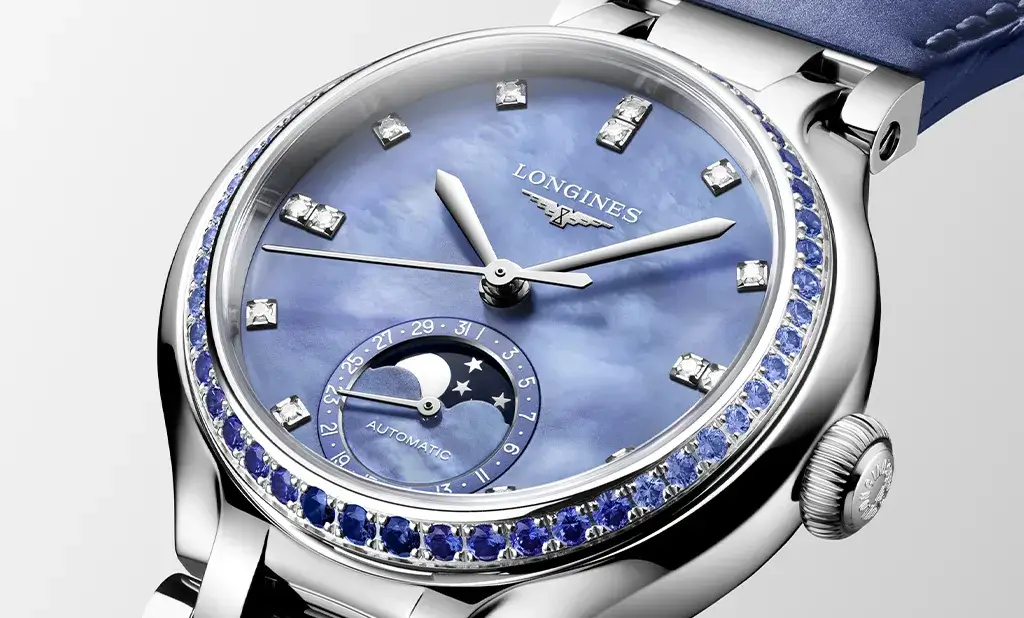 Hodinky Longines PrimaLuna Moonphase s nebesky modrým perleťovým ciferníkem a lunetou osázenou safíry