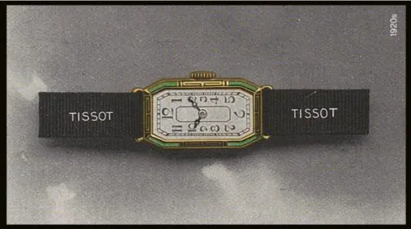Obdélníkové dámské hodinky Tissot z 20. let 20. století ve stylu Art Déco s pouzdrem ve zlatém odstínu a zeleným detailem