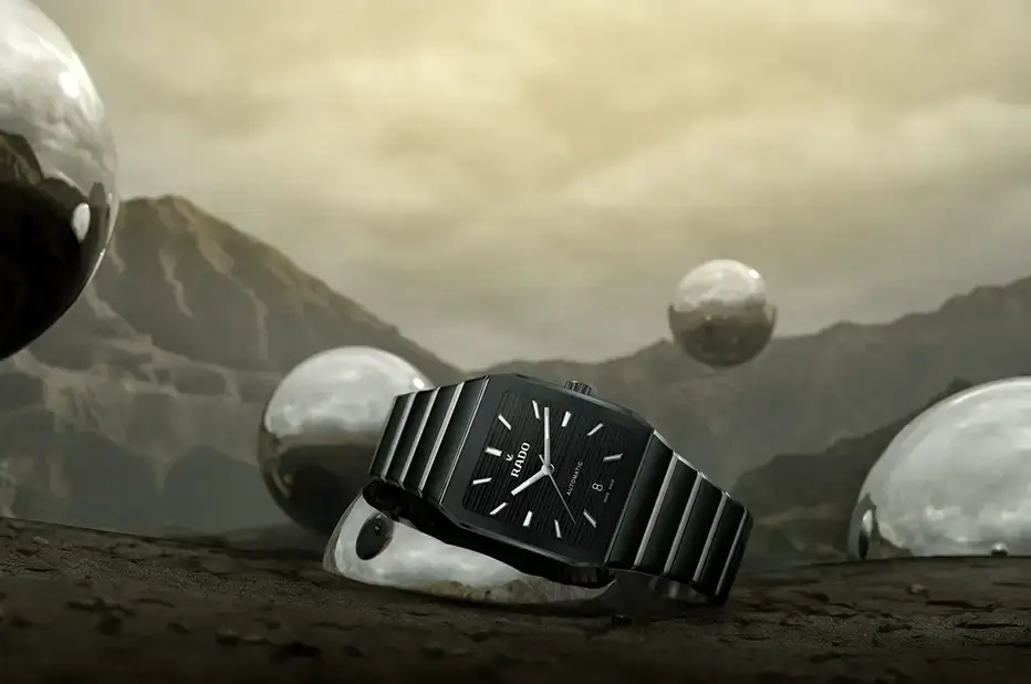 Černé hodinky Rado Anatom z leštěné high-tech keramiky a minimalistickým designem