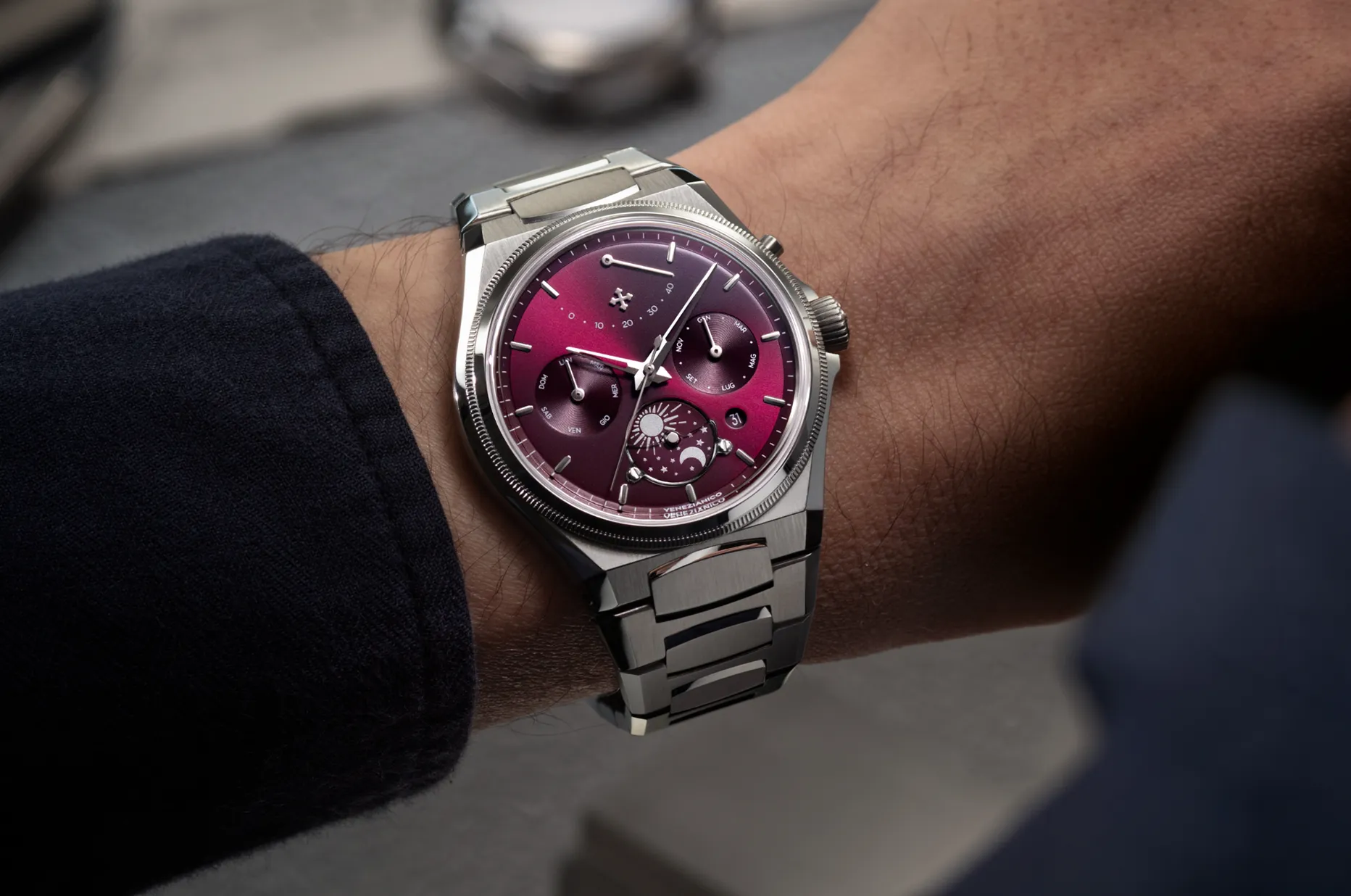 Elegantně-sportovní pánské hodinky Venezianico Arsenale Calendario Borgogna na zápěstí