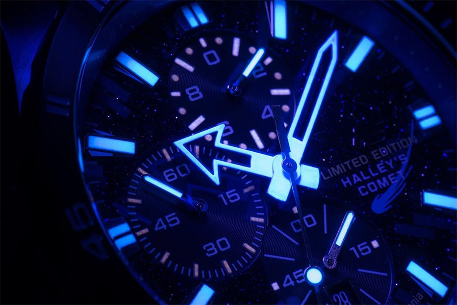 Vostok Halleyova kometa UV