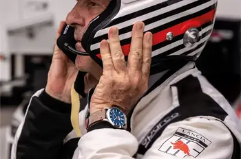 Miki Biasion, dvojnásobný mistr světa v rallye, s hodinkami Eberhard Lancia Ypsilon HF na zápěstí