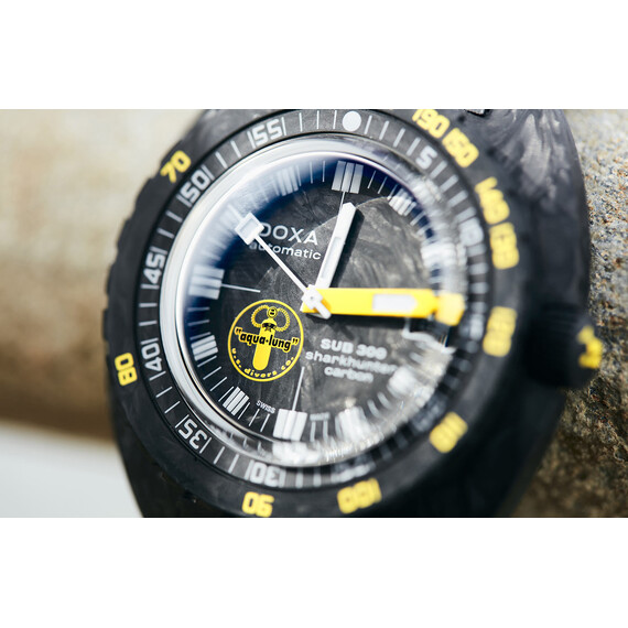 Pánské hodinky Doxa SUB 300 Carbon Aqua Lung US Divers Sharkhunter Limited Edition 822.70.101AQL.20 , 21 image
