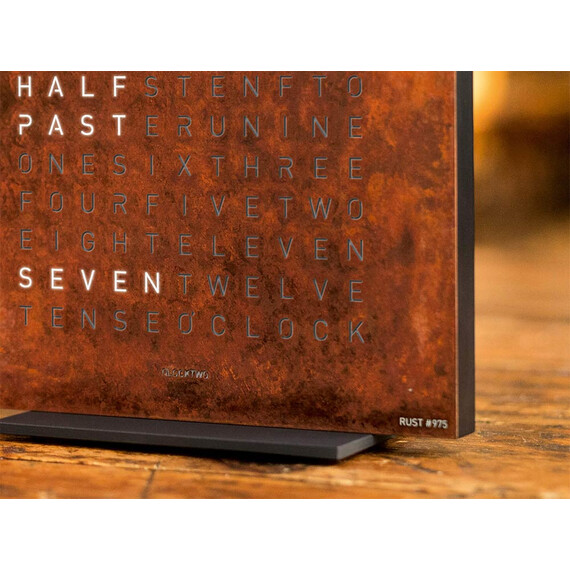 Budík Qlocktwo Earth 13.5 Creators Edition Rust, Jazyk: EN English , 3 image