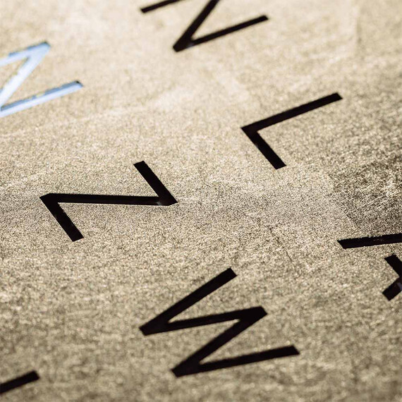 Hodiny Qlocktwo Earth 45 Creators Edition Gold, Jazyk: EN English , 5 image