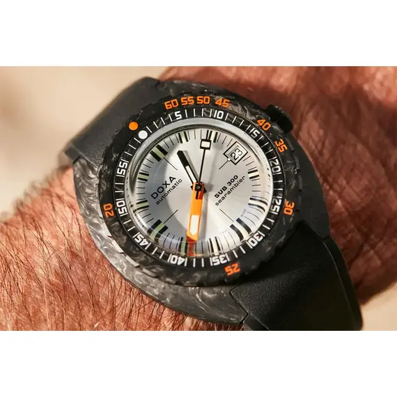 Pánské hodinky Doxa SUB 300 Carbon Searambler 822.70.021.20, Verze: stříbrná , 10 image